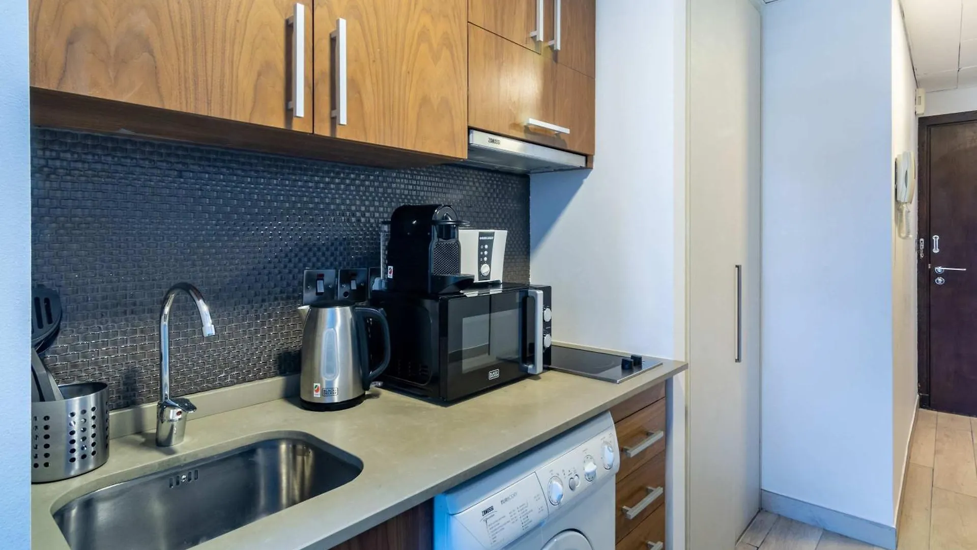 Apartment Silkhaus Comfy Furnished Studio In The Heart Of Difc Dubai